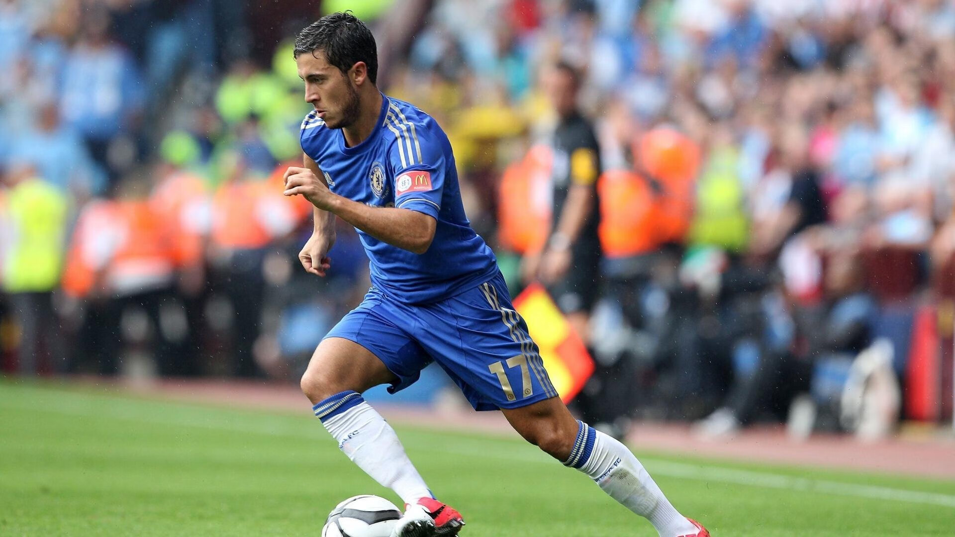 开云体育中心-列队之礼，国安用最古老的方式，为足球写下尊严的注脚，古老礼仪，现代尊严，国安列队致意诠释足球风骨